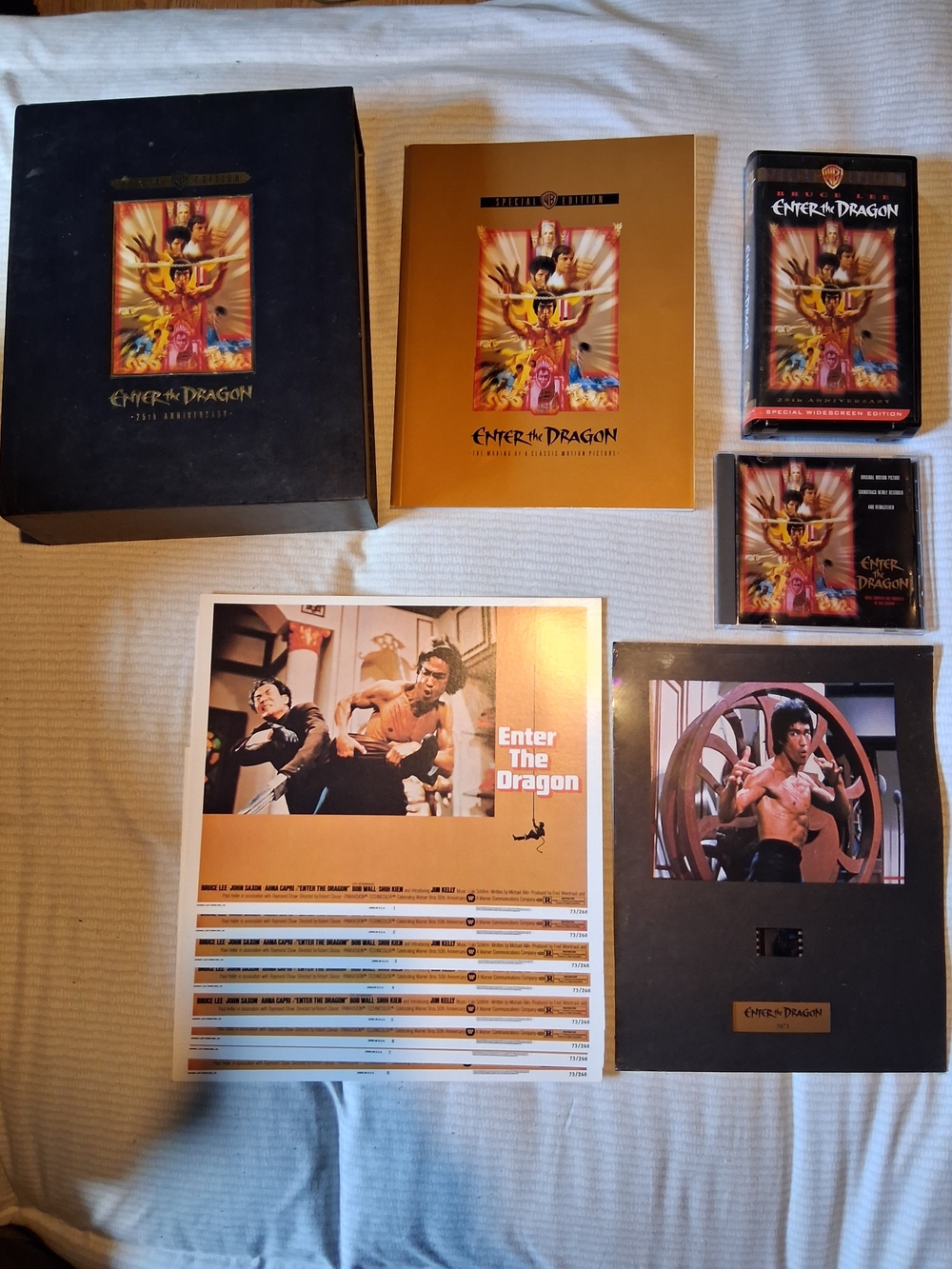 Warner Bros. Enter the Dragon Collector Set – Black & Gold